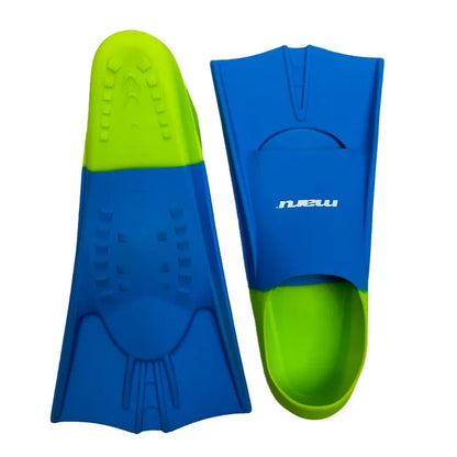 Maru Short Blade Fin for children in blue and lime, designed for swimming and diving, with a sleek fin shape and adjustable strap