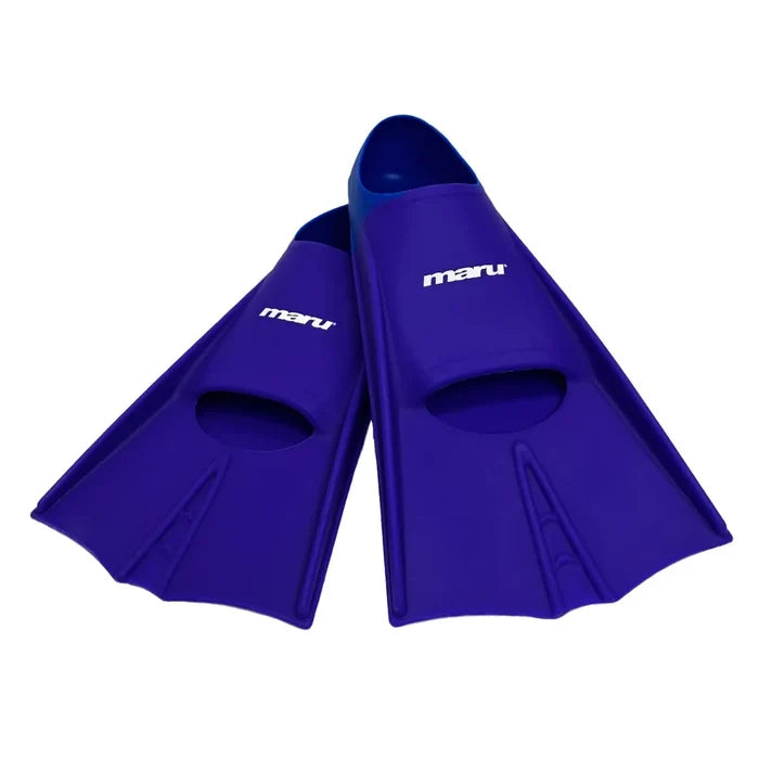 Maru Short Blade Fin for children in purple and blue, designed for swimming and diving, featuring a compact, lightweight fin shape.