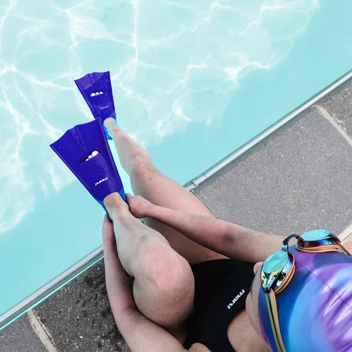 Maru Short Blade Fin in purple and blue, child-sized swim fins designed for diving or snorkeling by Maru.