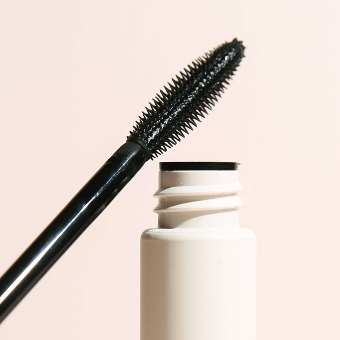 Mascara Volume Boost naturel noir bio, testé sous contrôle ophtalmologique – Charlotte Bio