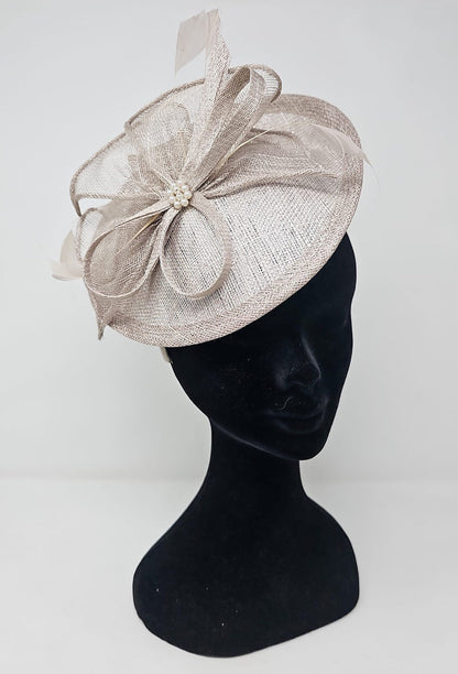 Metallic Almond Feather & Bow Round Disc Fascinator