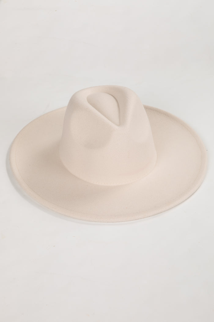 wide brim hat