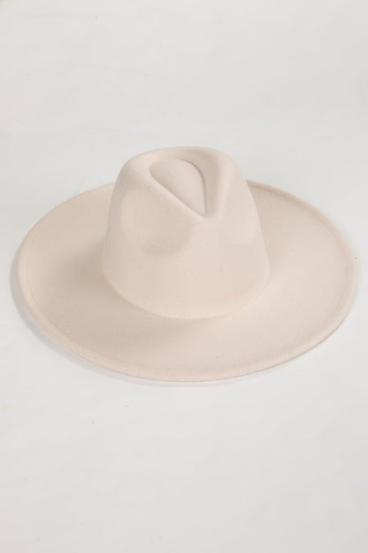 wide brim hat